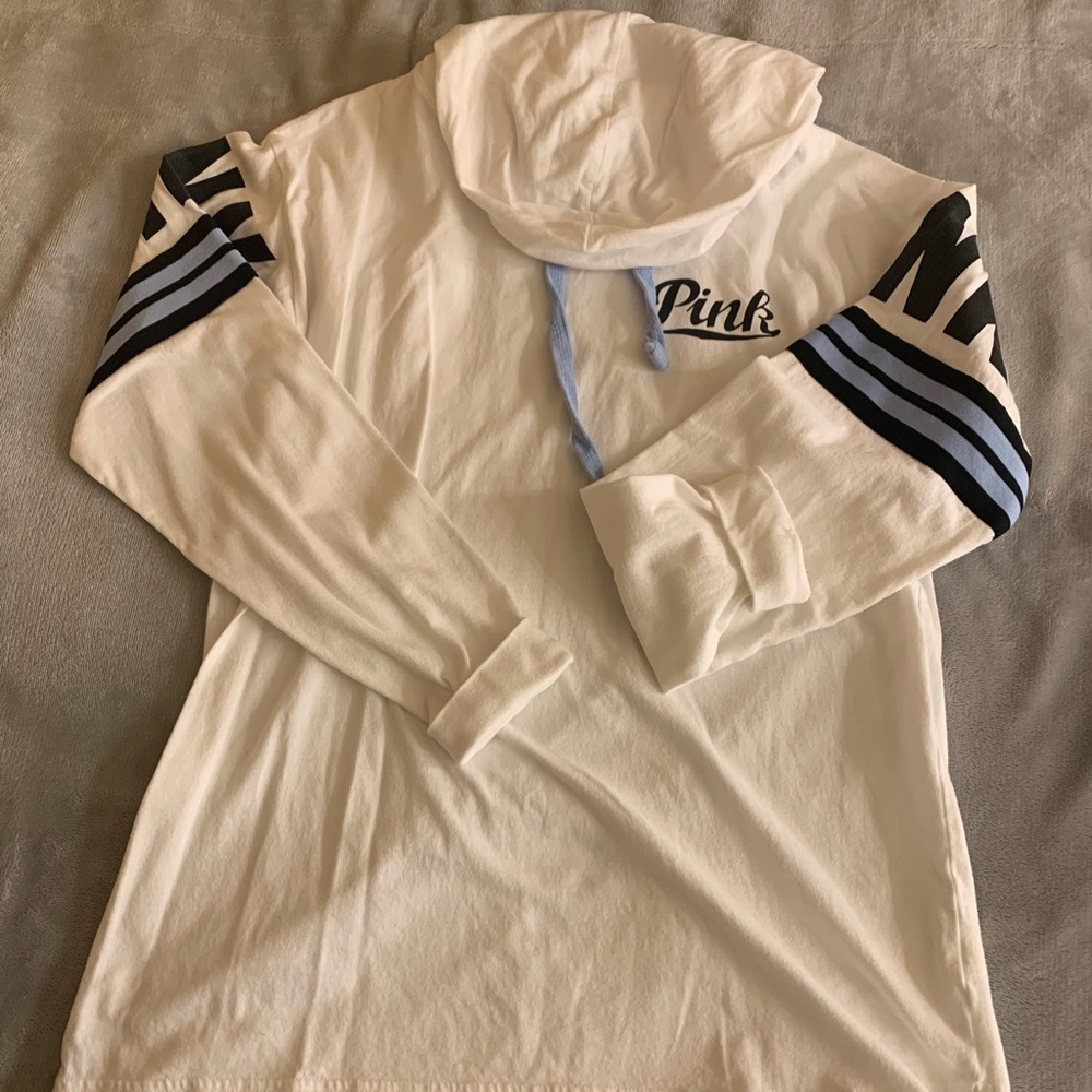 White long sleeve t shirt